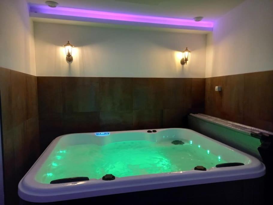 #Fer Rever 63# Spa # Thiers Buitenkant foto